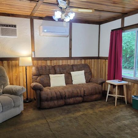 Little River Inn Motel Leon Экстерьер фото