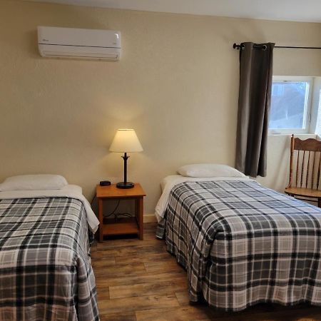 Little River Inn Motel Leon Экстерьер фото