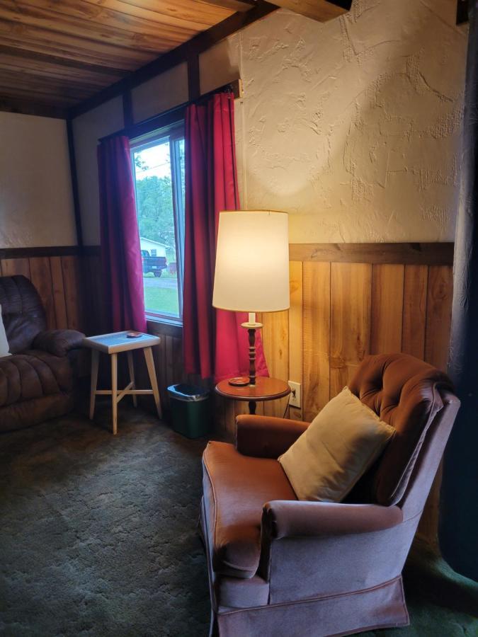 Little River Inn Motel Leon Экстерьер фото