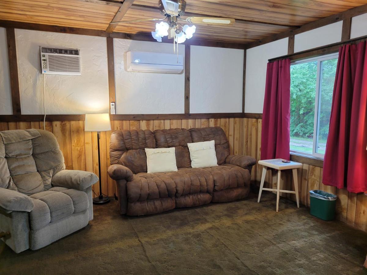 Little River Inn Motel Leon Экстерьер фото