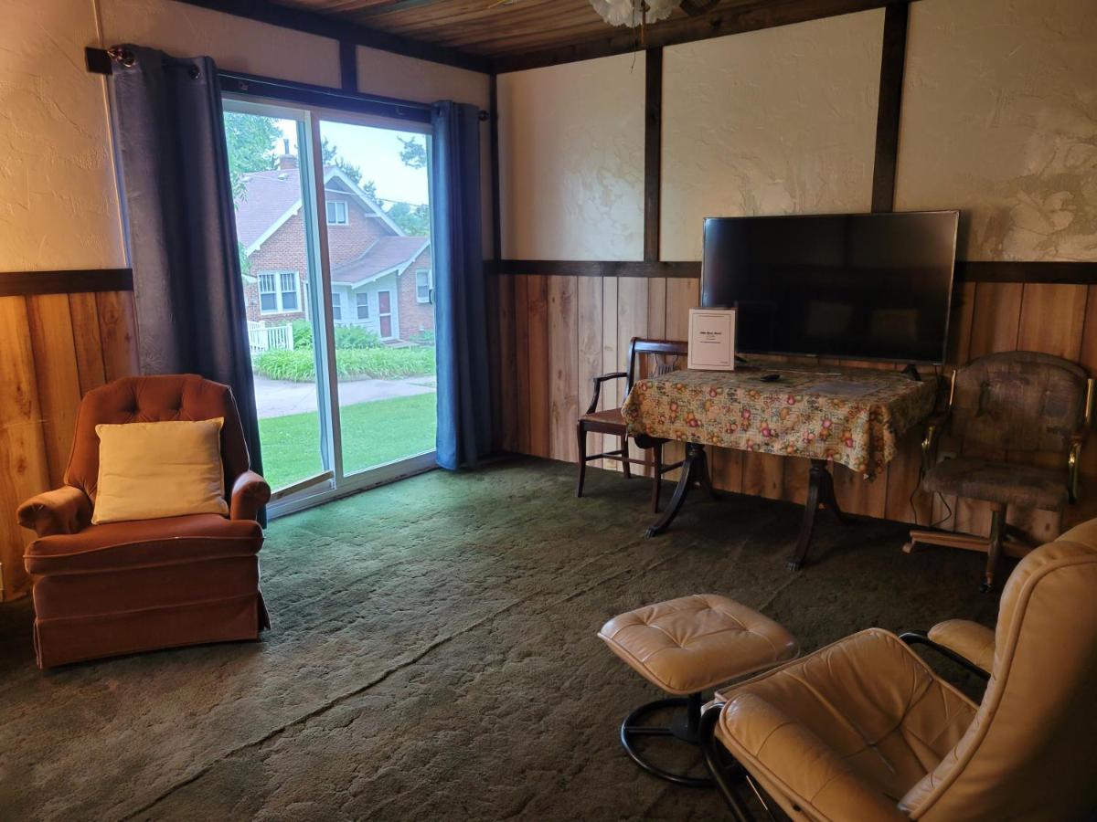 Little River Inn Motel Leon Экстерьер фото