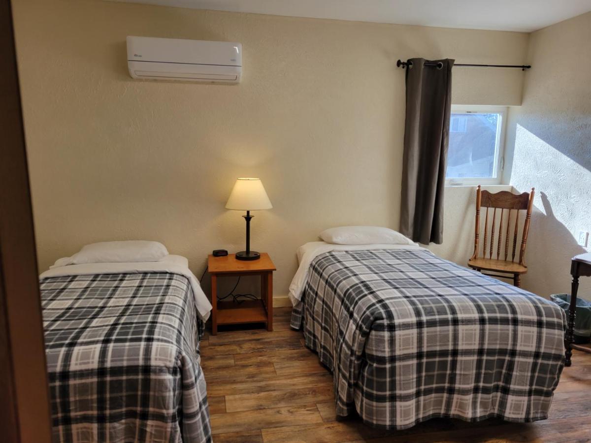 Little River Inn Motel Leon Экстерьер фото