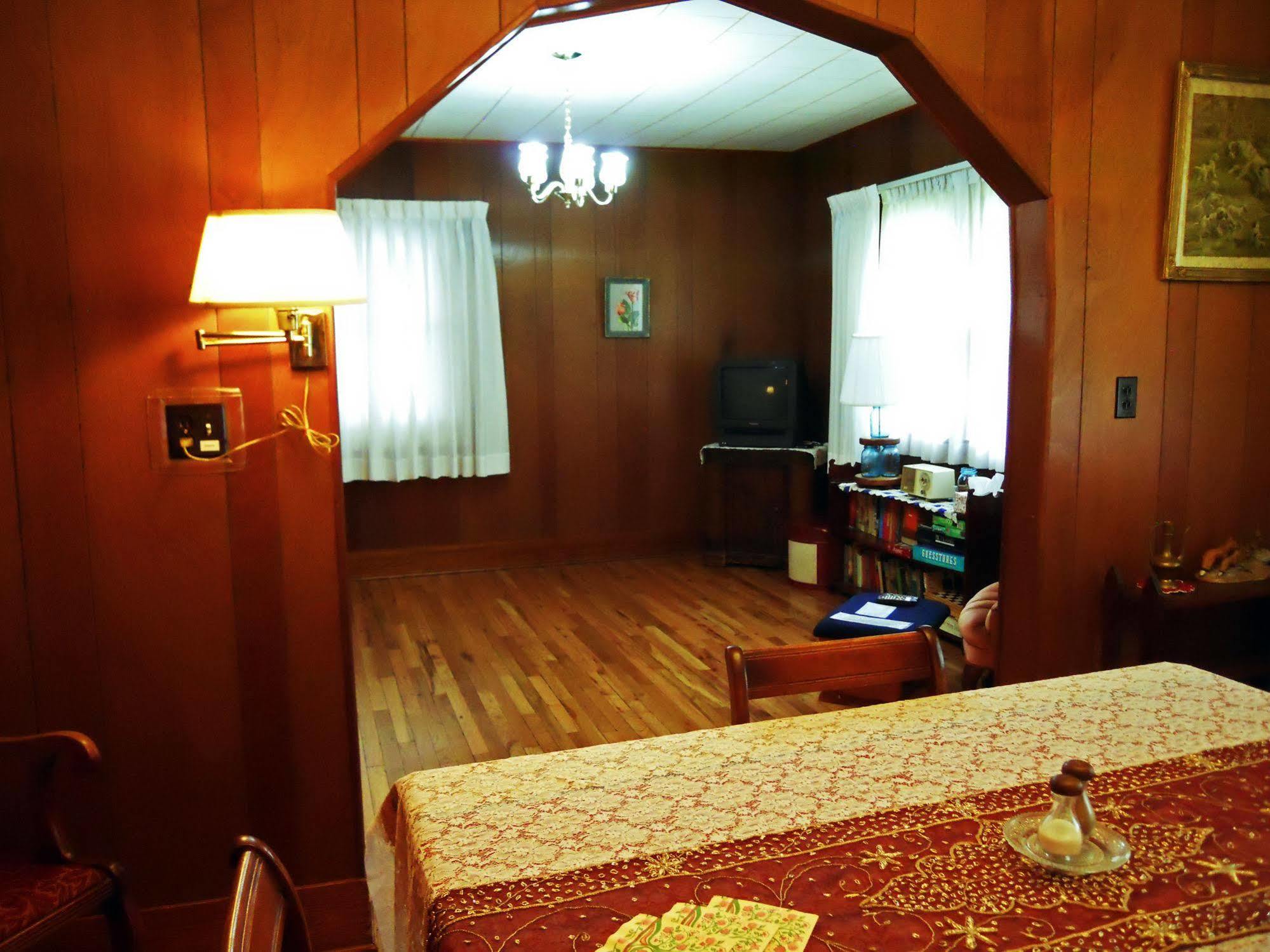 Little River Inn Motel Leon Экстерьер фото