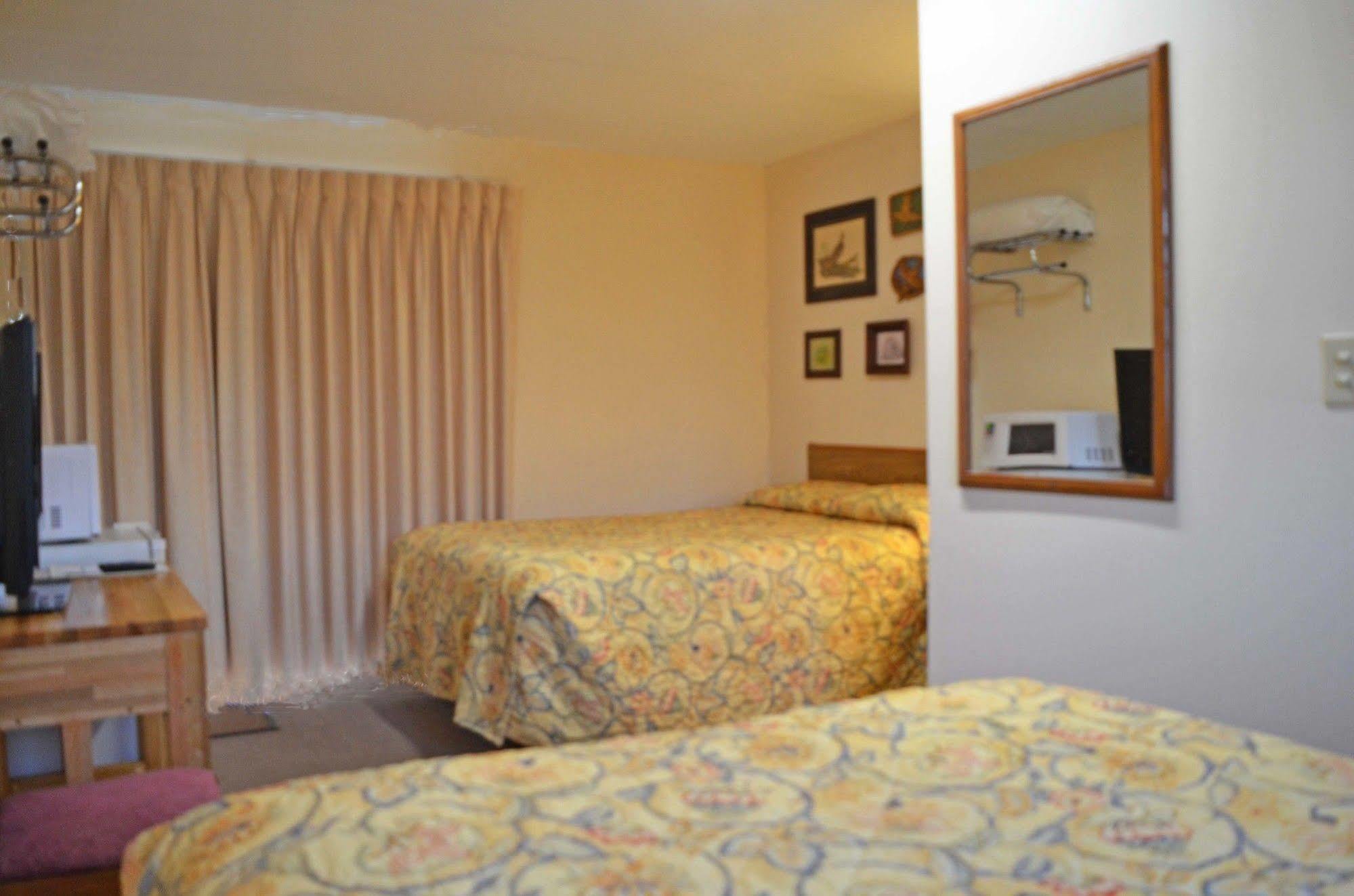 Little River Inn Motel Leon Экстерьер фото