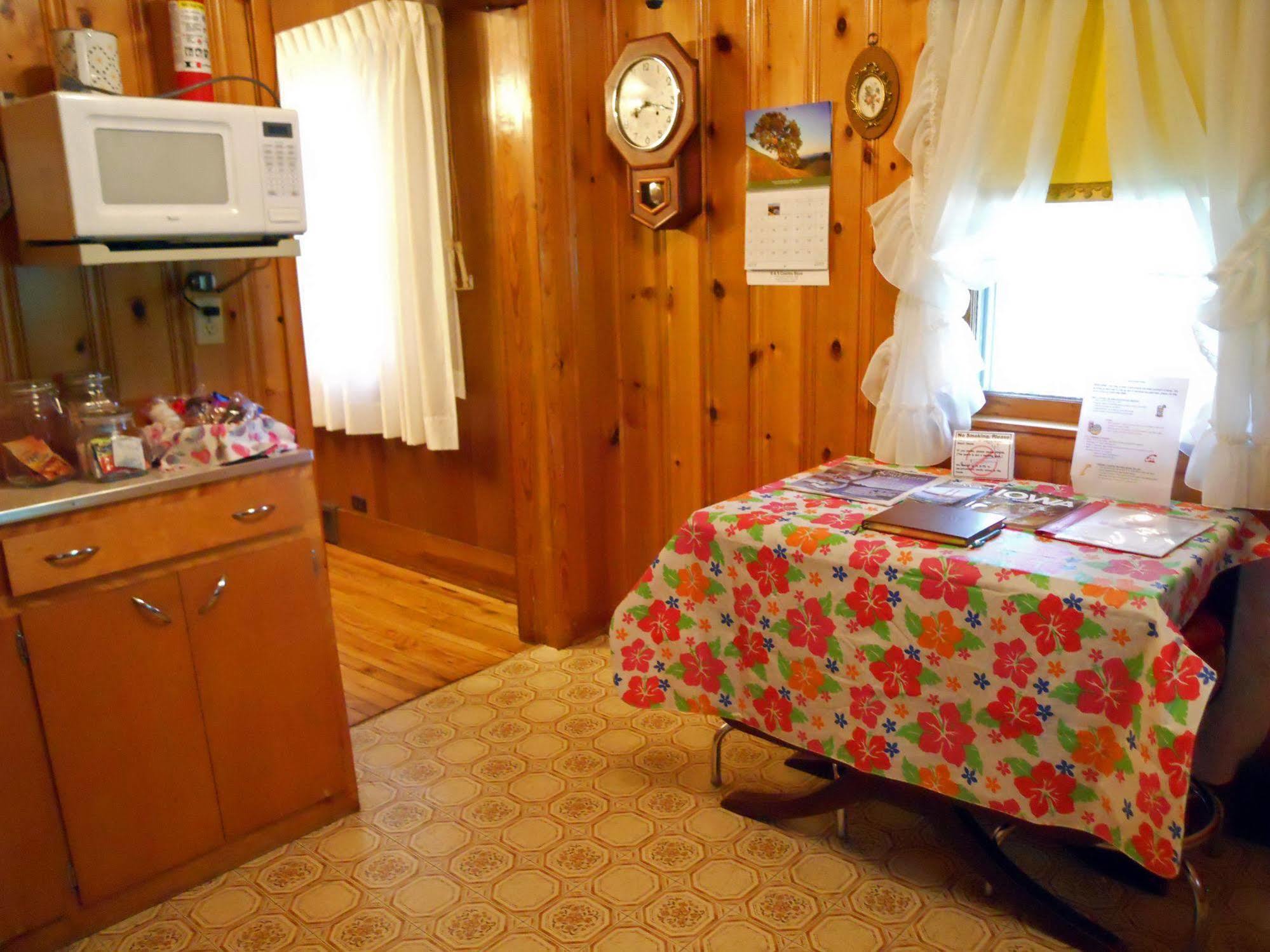 Little River Inn Motel Leon Экстерьер фото