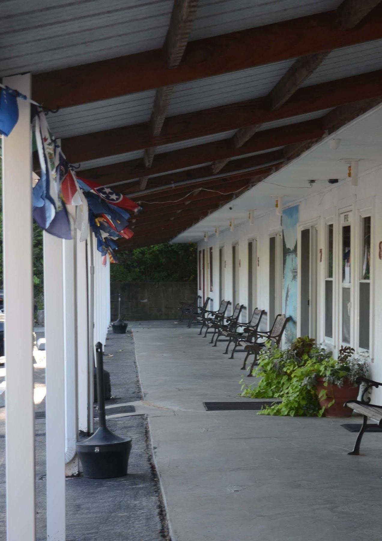 Little River Inn Motel Leon Экстерьер фото