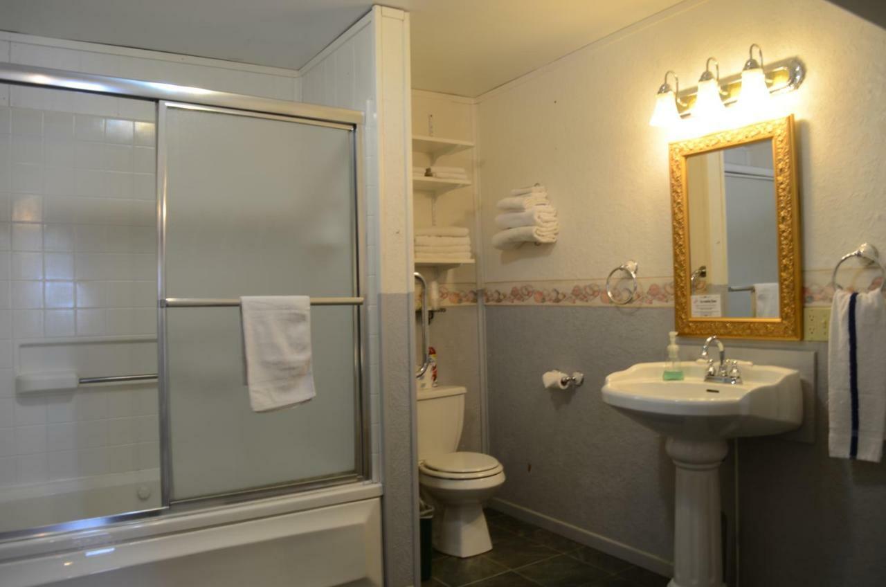 Little River Inn Motel Leon Экстерьер фото