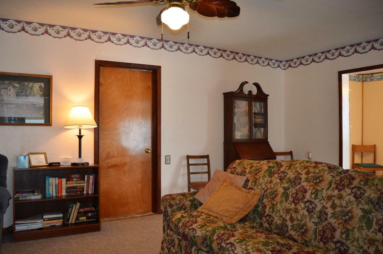 Little River Inn Motel Leon Экстерьер фото