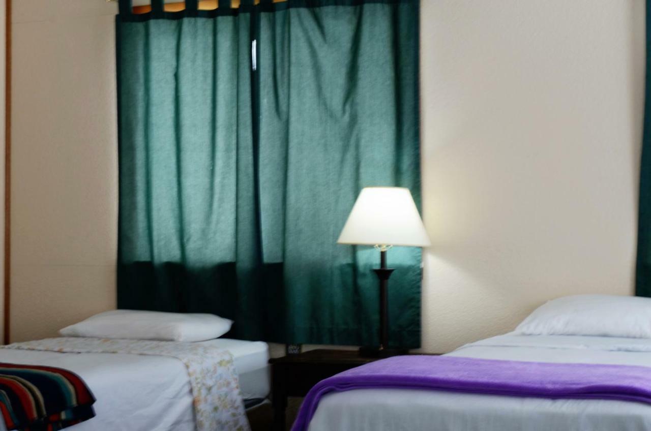 Little River Inn Motel Leon Экстерьер фото