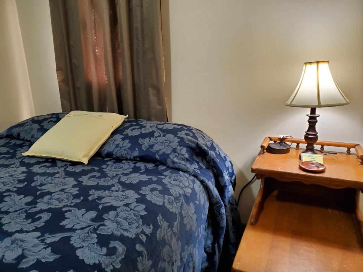 Little River Inn Motel Leon Экстерьер фото